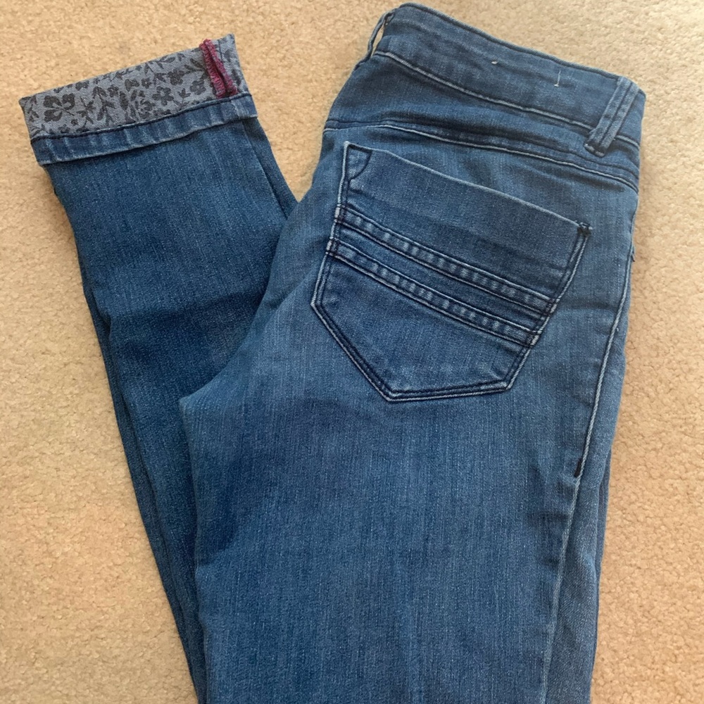 Loose skinny jean